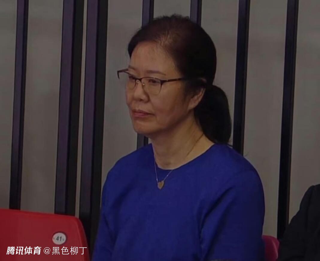 经理请客夜总会
